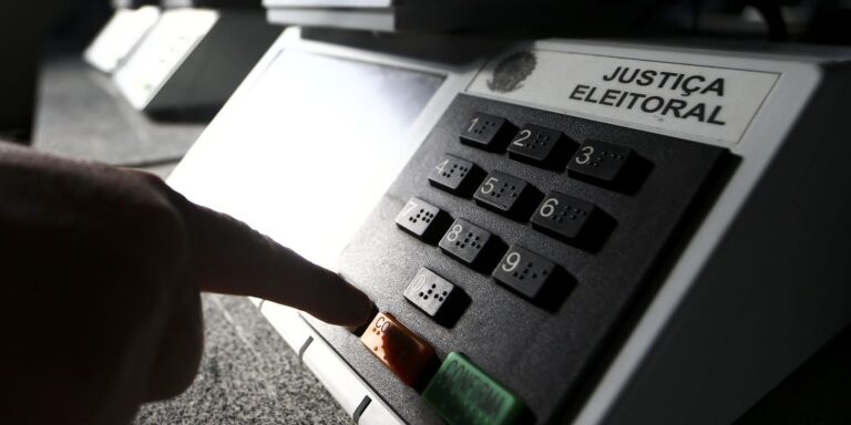 Cármen Lúcia pede que eleitor regularize título até 19 de maio