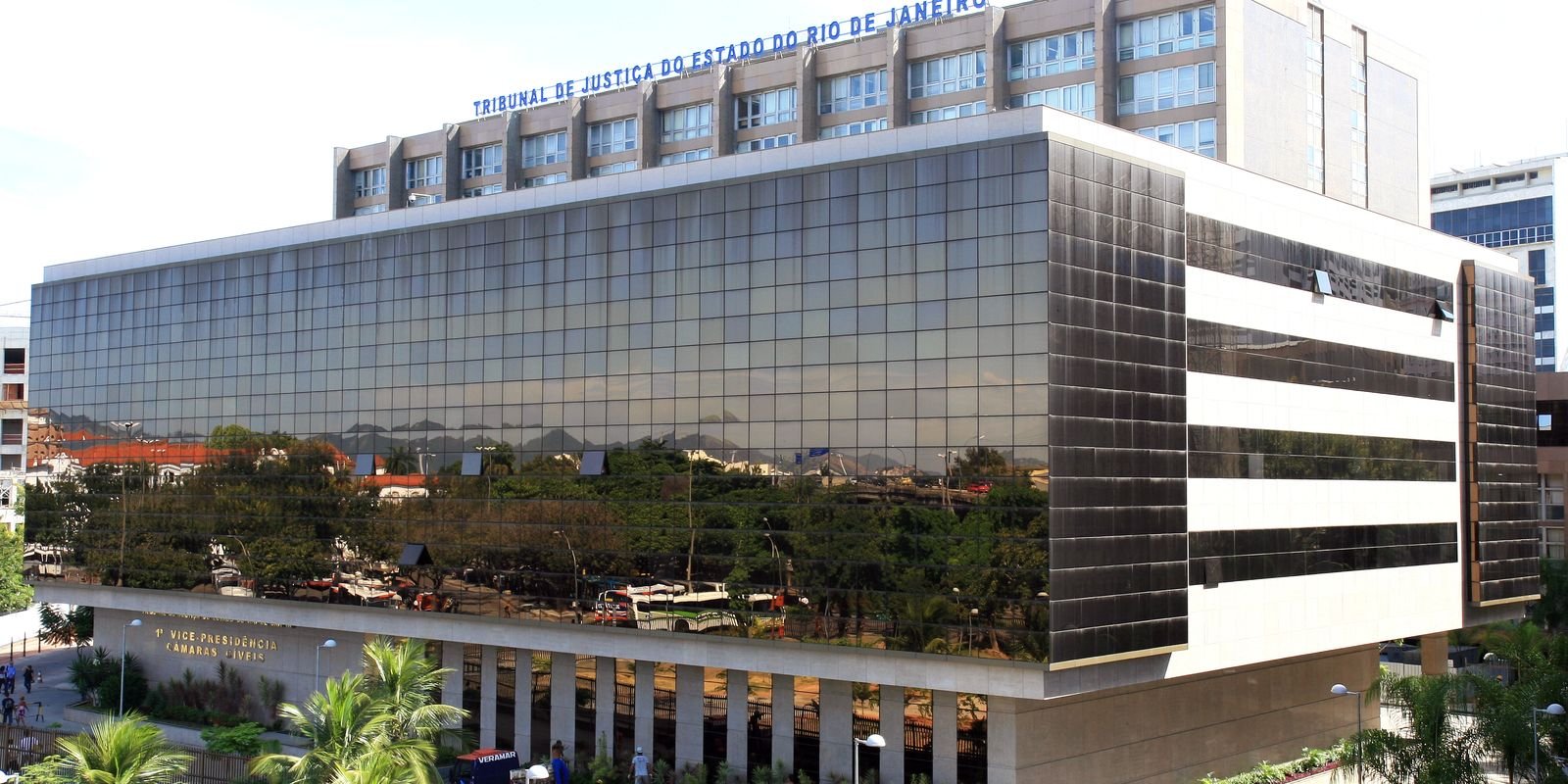 7250253898 55583e0170 o.jpg