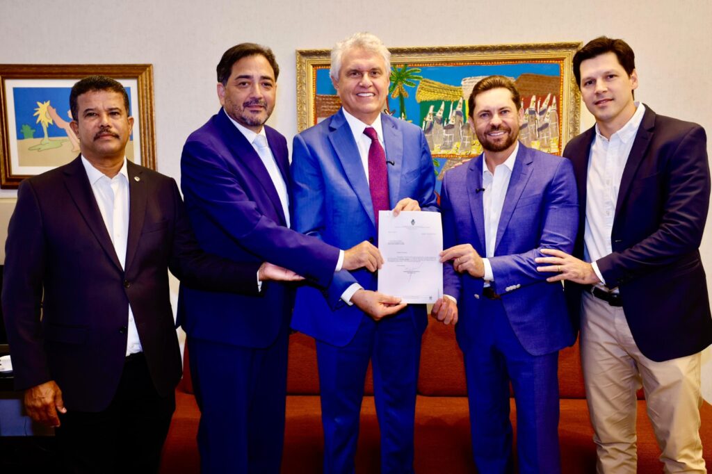 SECOM CAIADO SANCIONA LEI QUE PROMOVE MILITARES POR ADALBERTO RUCHELLE.jpeg
