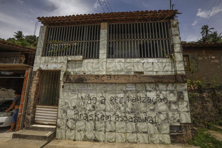 Joédson Alves/Agência Brasil Maceió (AL) 17/12/2023 – Residência com placa de vende no bairro Flexal de Baixo, nas proximidades da mina n°18 da mineradora na lagoa de Mundaú.
Foto: Joédson Alves/Agência Brasil