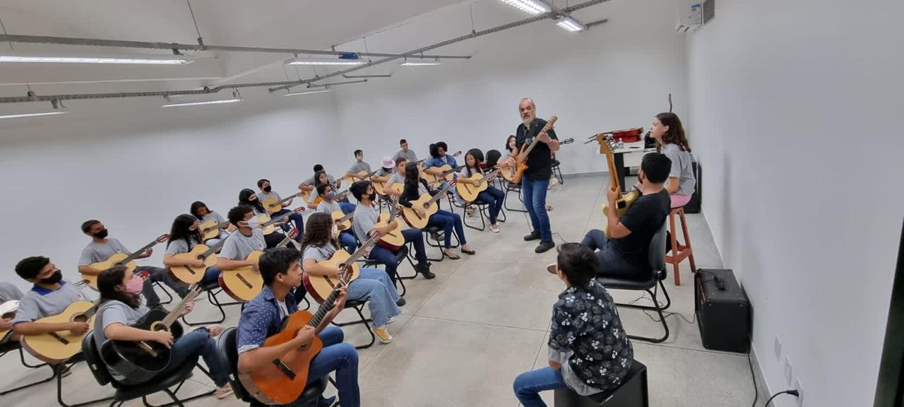 Secti abre mais de 600 vagas gratuitas em cursos de teatro e violão em nove cidades