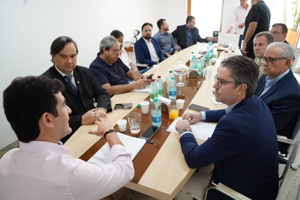 SES E ENTIDADES DISCUTEM MITIGACAO DE IMPACTOS DO TARIFACO AMERICANO REUNIAO POR MARCO MONTEIRO 1 1024x684.jpeg