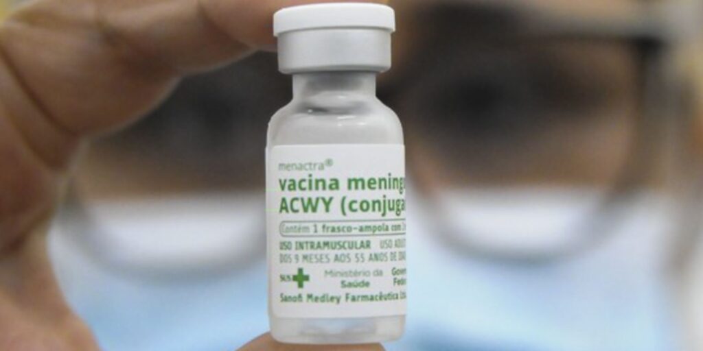 vacinacao contra meningite04092101682.jpg