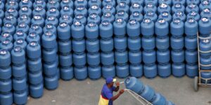 2020 04 08t210356z 1 lynxnpeg370nq rtroptp 4 energy bolivia brazil.jpg
