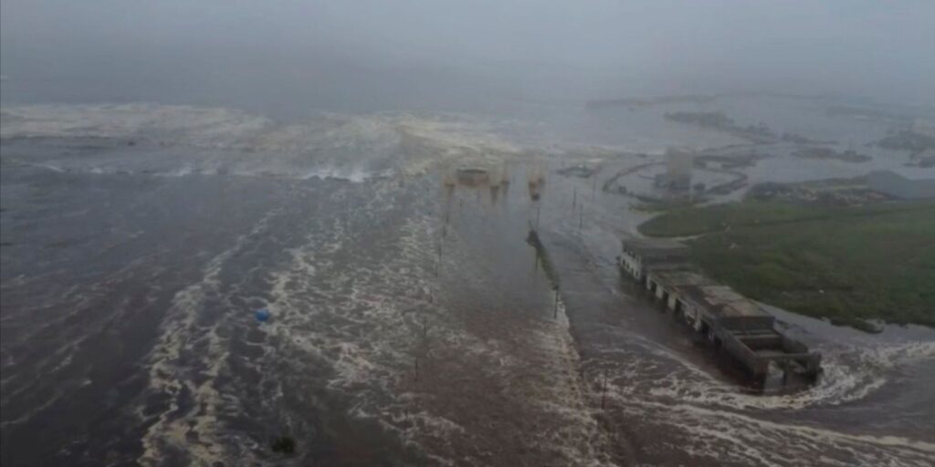 2025 07 30t142816z 1 lynxmpel6t0ul rtroptp 4 russia quake peninsula.jpg