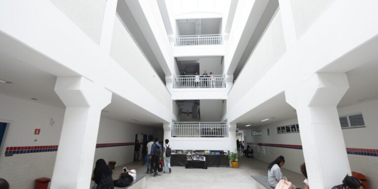 Escola em tempo integral deve ter jornada mínima de 35 horas semanais