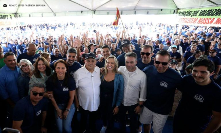 Ibaneis Rocha recebe homenagem em almoço com bombeiros no Park Way