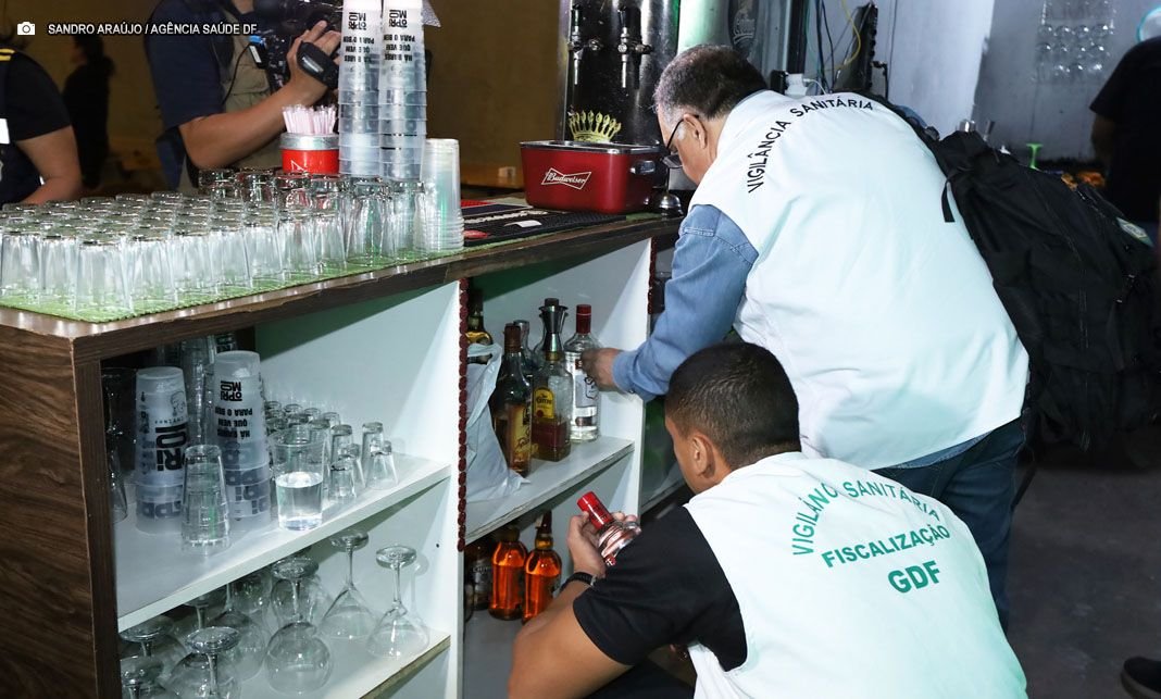 Saúde descarta um caso de intoxicação por metanol e investiga outro no DF