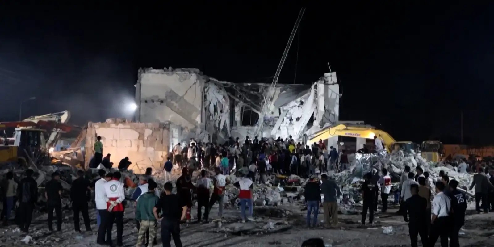 Irã eleva para 153 as estudantes mortas em ataque a escola